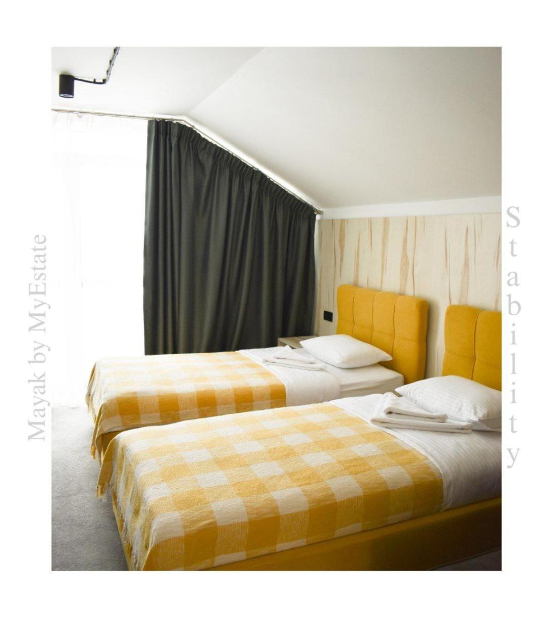 Aparthotel "Mayak Yablunytsia" Luaran gambar