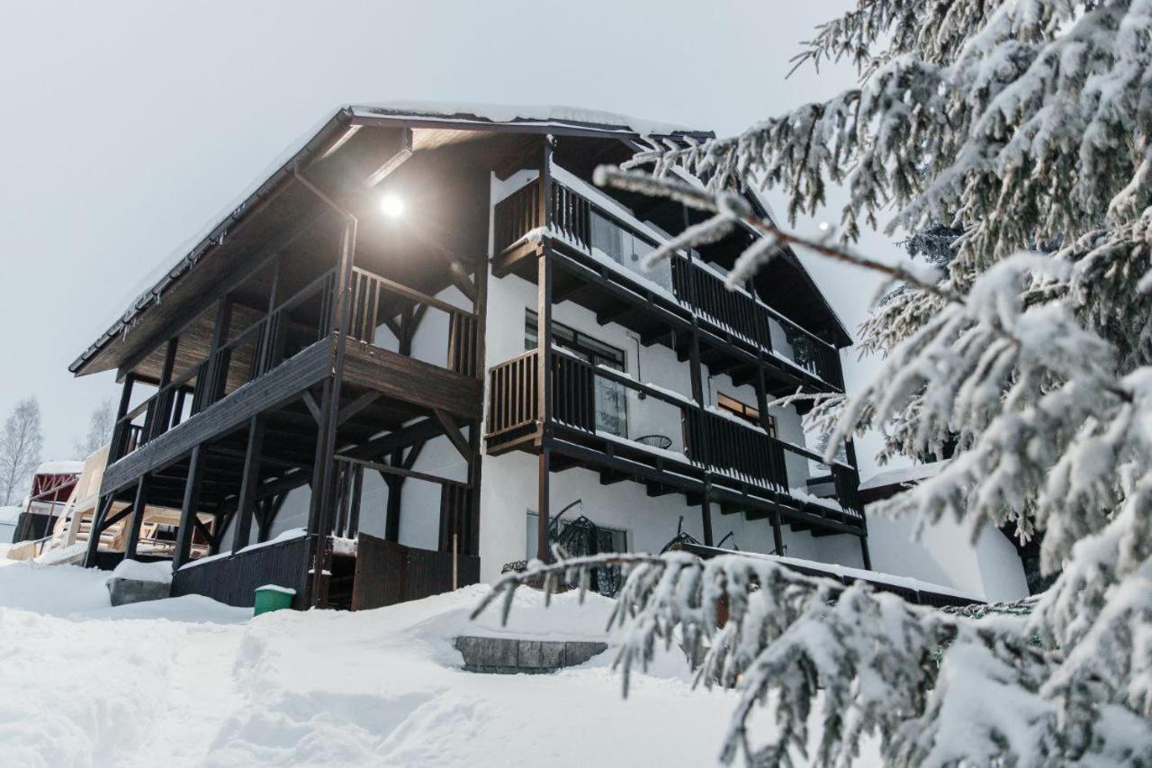 Aparthotel "Mayak Yablunytsia" Luaran gambar